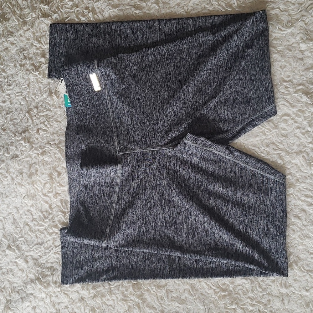 Victorias Secret Pink Ultimate Yoga Gray Black Medium nwt - Picture 3 of 8